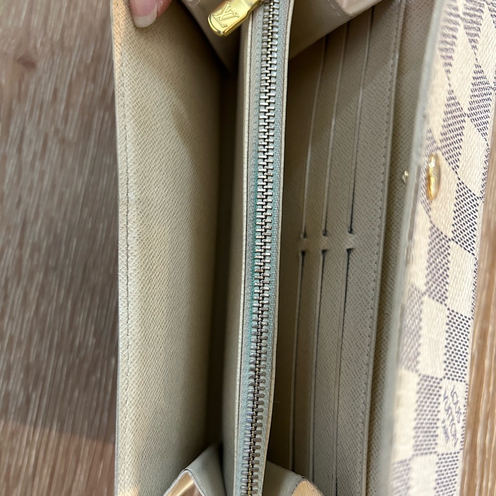 Louis Vuitton Damier Azur Sarah Wallet - Picture 10 of 13
